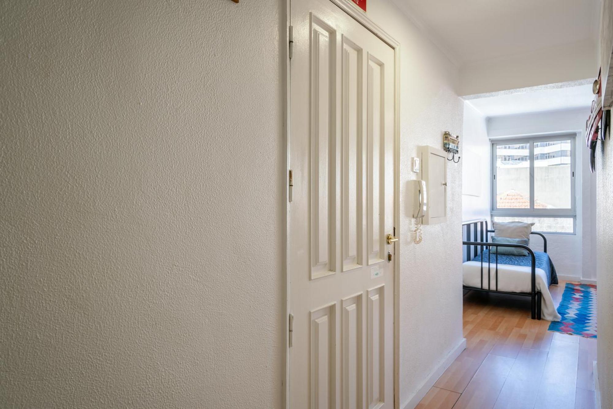 Host Wise - Large Flat W Terrace - Ace Location At Aliados Apartment Porto Room photo