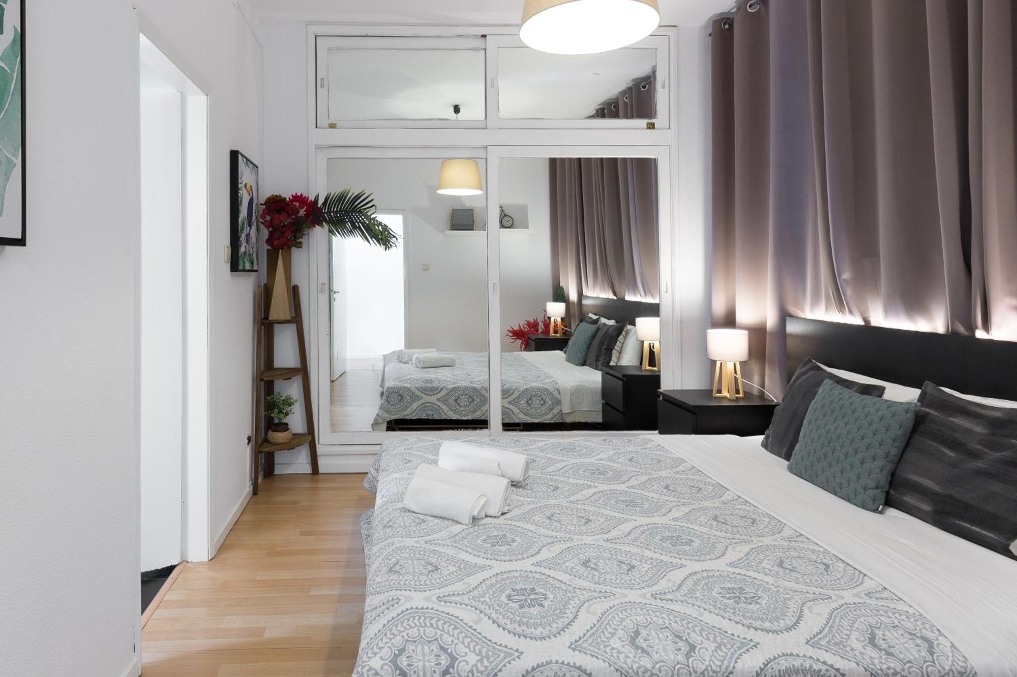 Host Wise - Large Flat W Terrace - Ace Location At Aliados Apartment Porto Room photo